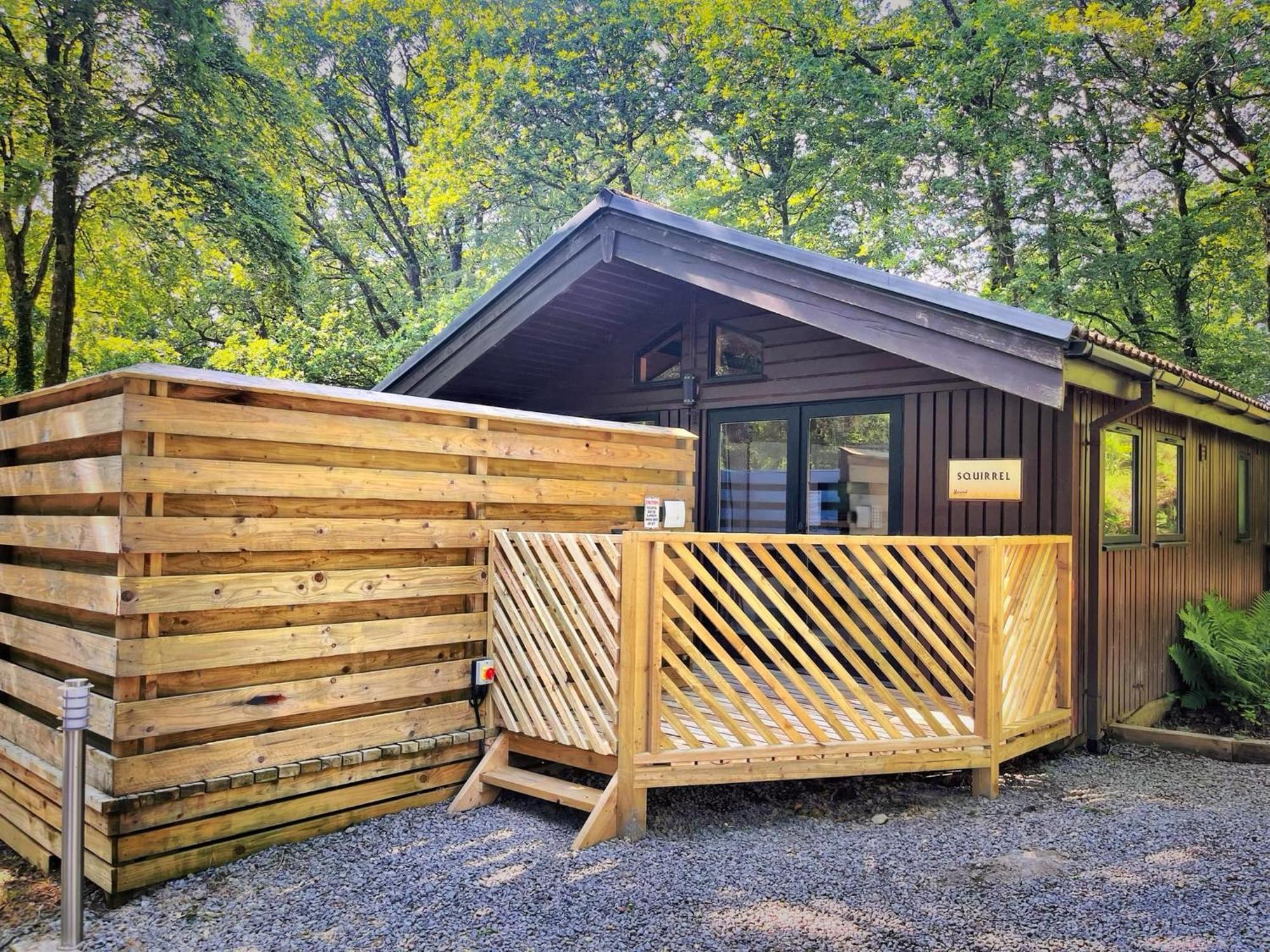 The Squirrel Lodge - Hot Tub - Pet Friendly - Pembrokeshire-Tenby Carmarthen Exterior photo